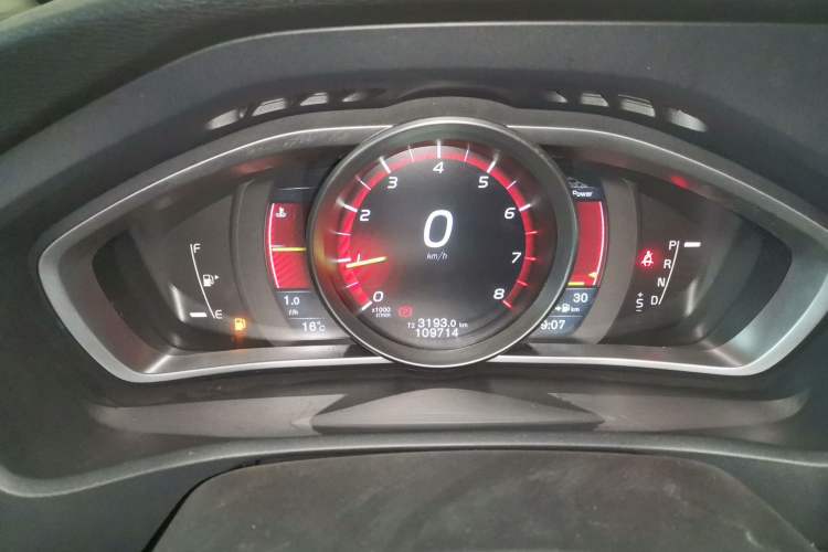 Used Volvo V40 2016 T4 Smart Luxury Edition Instrument Cluster