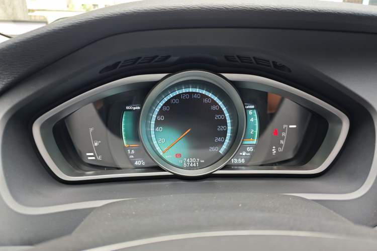 Used Volvo V40 2016 T3 Zhiyi Edition Instrument Cluster