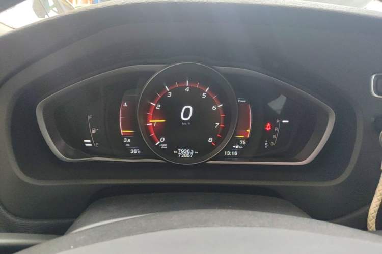Used Volvo V40 2016 T4 Smart Luxury Edition Instrument Cluster