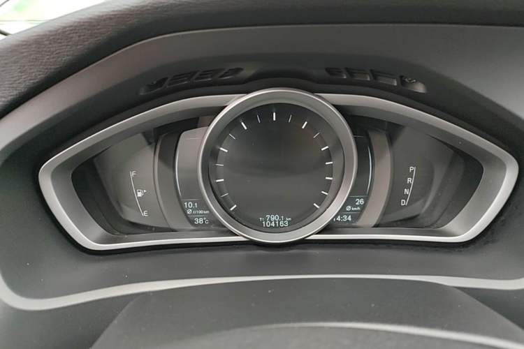 Used Volvo V40 2016 T3 Zhiyi Edition Instrument Cluster