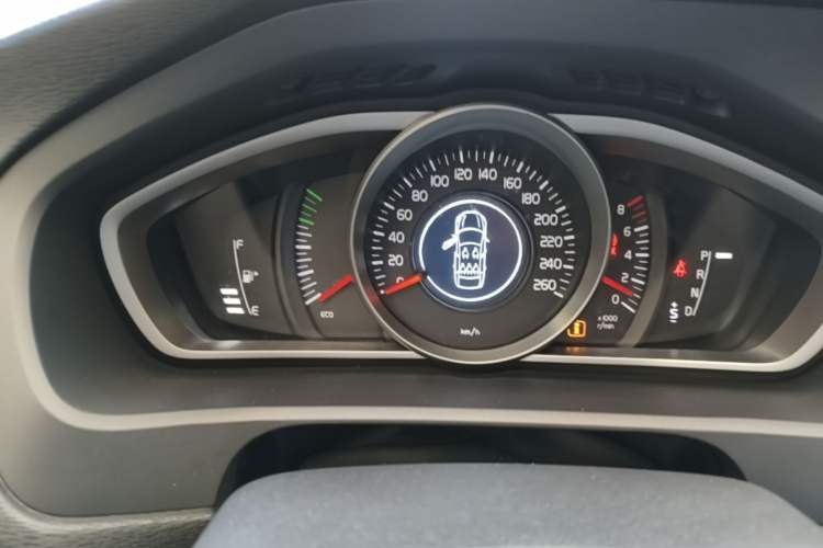 Used Volvo V40 2016 T3 Zhiyi Edition Instrument Cluster