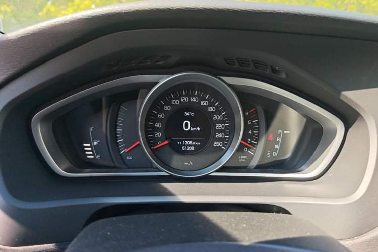 Used Volvo V40 2016 T3 Zhiyi Edition Instrument Cluster