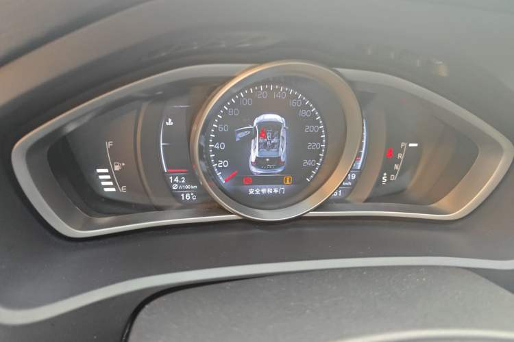 Used Volvo V40 2016 T3 Zhiyi Edition Instrument Cluster