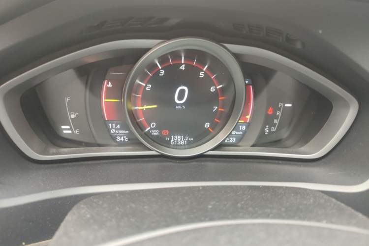 Used Volvo V40 2016 T4 Smart Luxury Edition Instrument Cluster