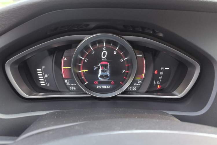 Used Volvo V40 2016 T4 Smart Luxury Edition Instrument Cluster