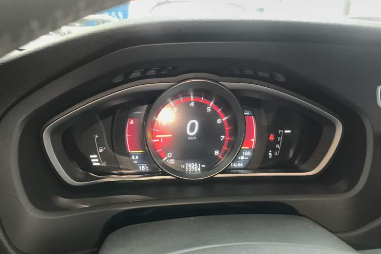 Used Volvo V40 2016 T4 Smart Luxury Edition Instrument Cluster