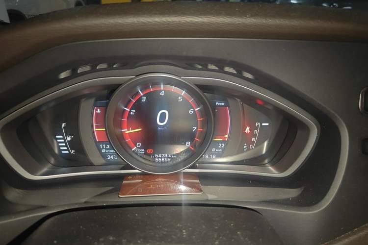 Used Volvo V40 2016 T4 Smart Luxury Edition Instrument Cluster