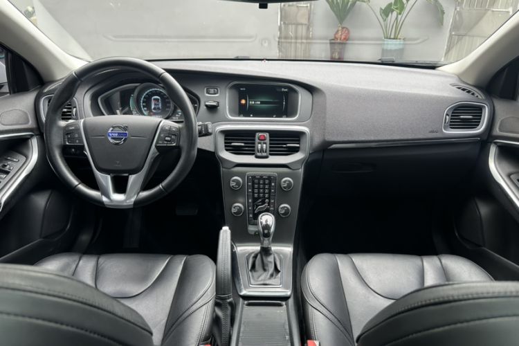 Used Volvo V40 2016 T3 Zhiyi Edition Interior 2