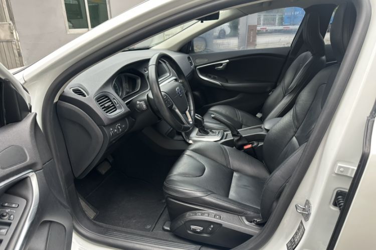 Used Volvo V40 2016 T3 Zhiyi Edition Interior 3