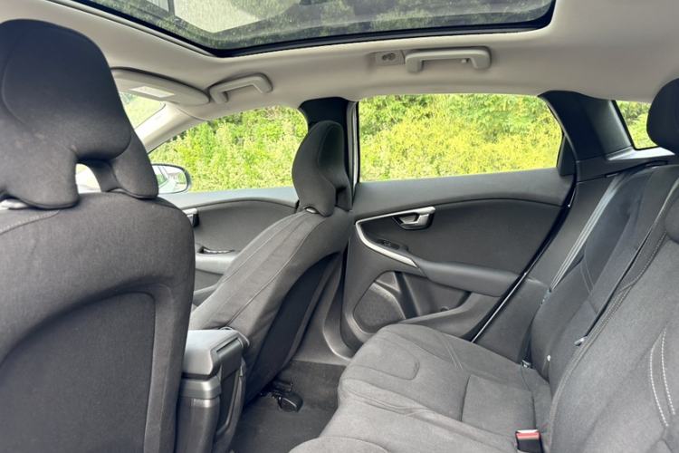 Used Volvo V40 2016 T3 Zhiyi Edition Interior 4