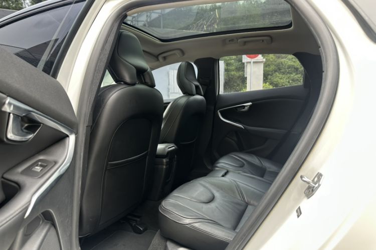 Used Volvo V40 2016 T3 Zhiyi Edition Interior 5