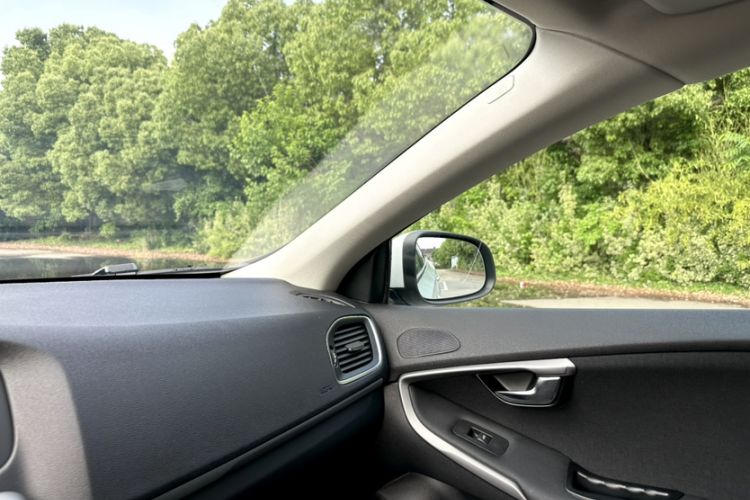 Used Volvo V40 2016 T3 Zhiyi Edition Interior 8