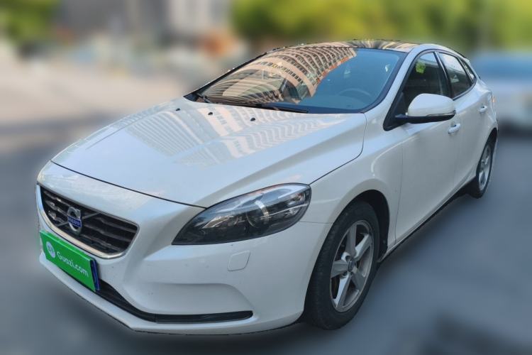 Used Volvo V40 2016 T3 Zhiyi Edition Guazi used car, China used car export, Used car for sale, Used  cars, Cheapest cars for sale