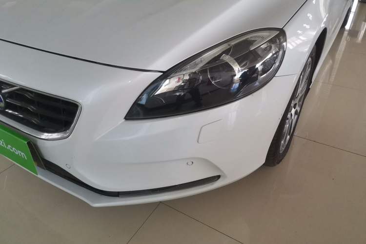 Used Volvo V40 2016 T4 Smart Luxury Edition Left Front Headlight