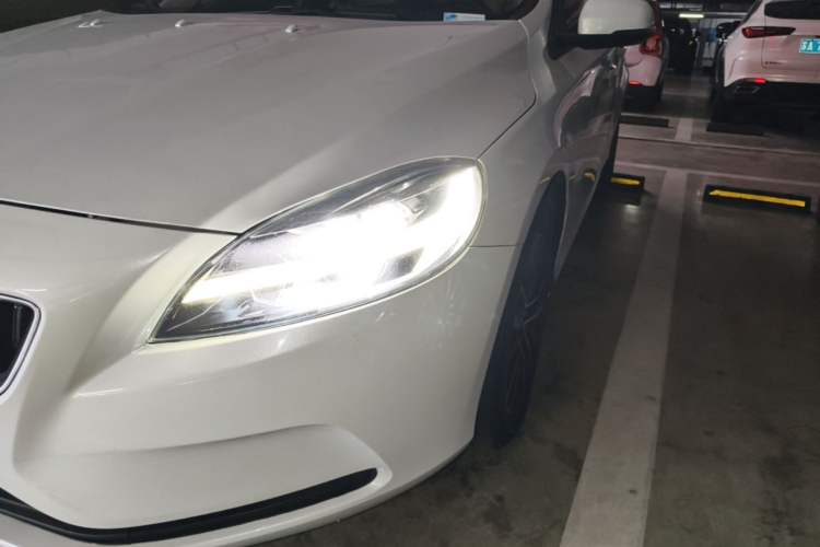 Used Volvo V40 2016 T3 Zhiyi Edition Left Front Headlight