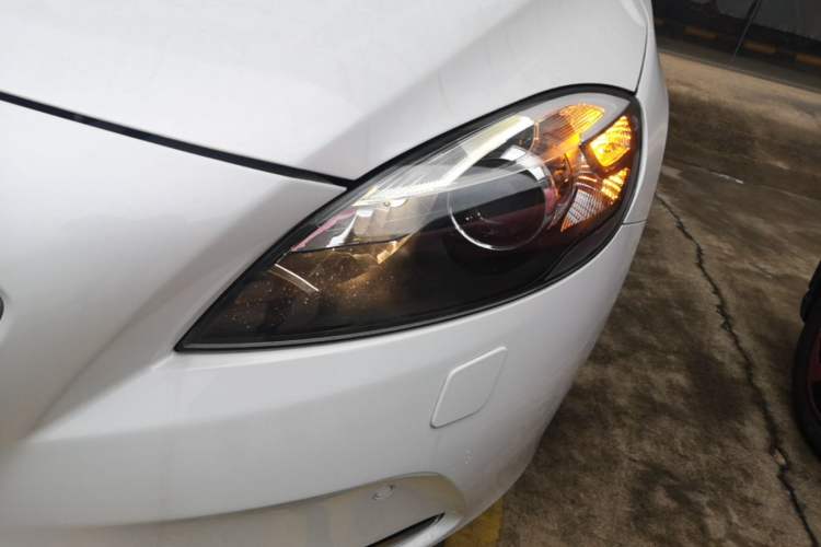 Used Volvo V40 2016 T4 Smart Luxury Edition Left Front Headlight