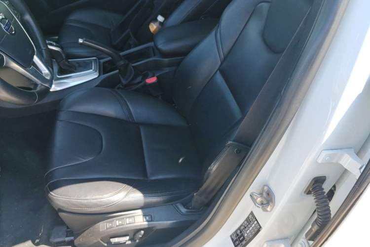Used Volvo V40 2016 T4 Smart Luxury Edition Left Front Seat