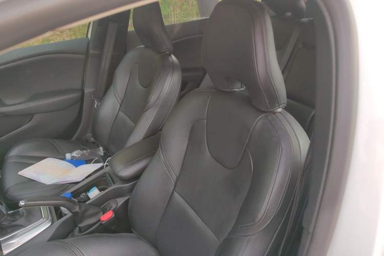 Used Volvo V40 2016 T4 Smart Luxury Edition Left Front Seat