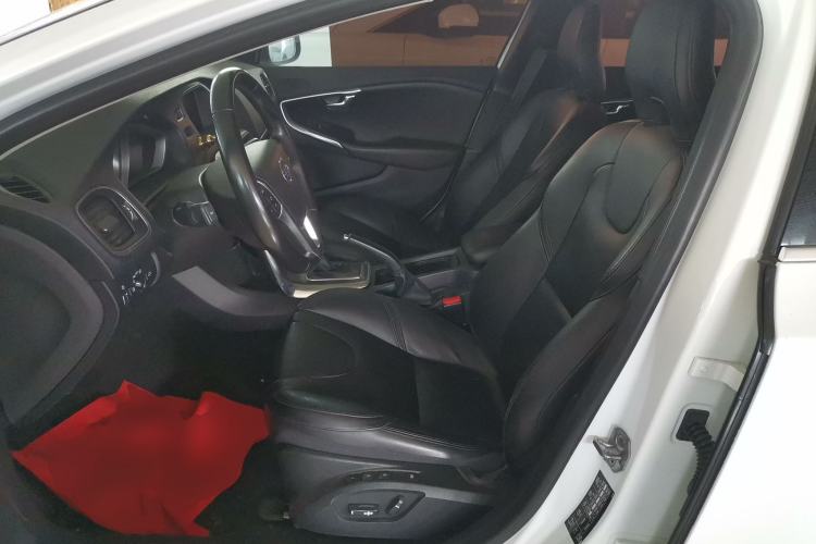 Used Volvo V40 2016 T4 Smart Luxury Edition Left Front Seat