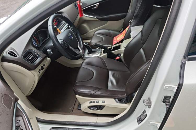 Used Volvo V40 2016 T3 Zhiyi Edition Left Front Seat