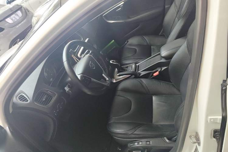 Used Volvo V40 2016 T4 Smart Luxury Edition Left Front Seat