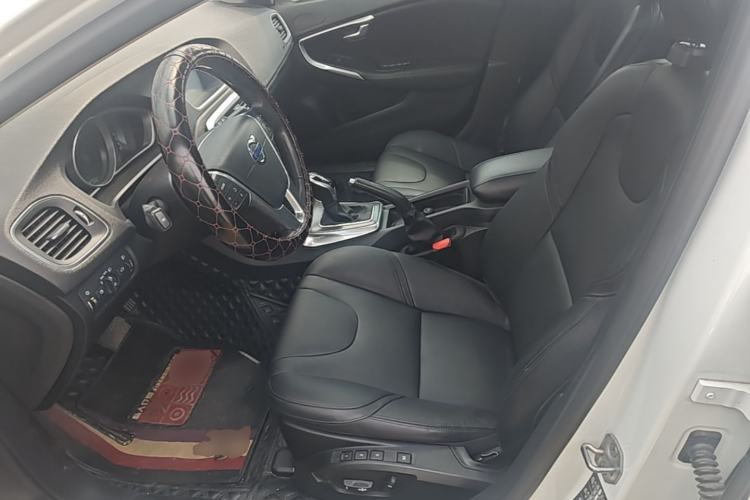 Used Volvo V40 2016 T4 Smart Luxury Edition Left Front Seat