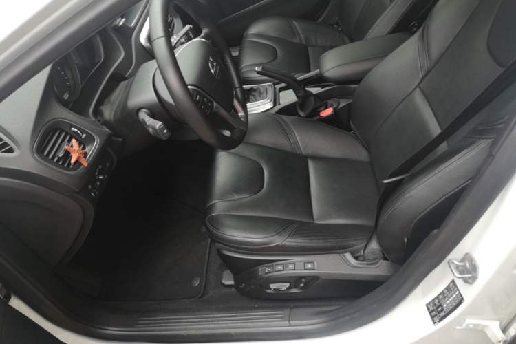 Used Volvo V40 2016 T4 Smart Luxury Edition Left Front Seat