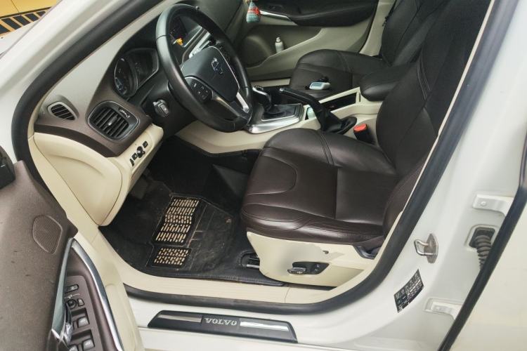 Used Volvo V40 2016 T4 Smart Luxury Edition Left Front Seat