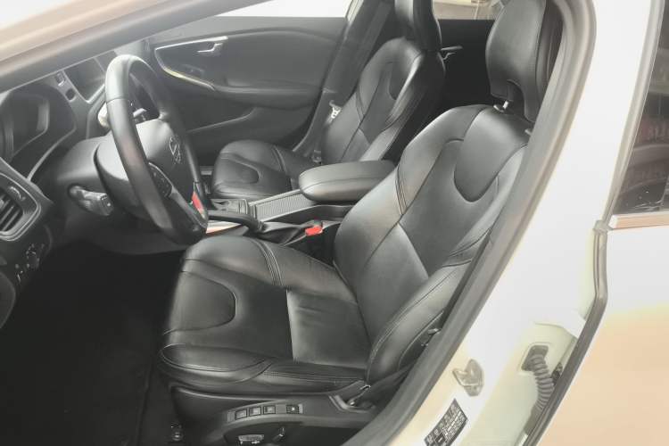 Used Volvo V40 2016 T4 Smart Luxury Edition Left Front Seat