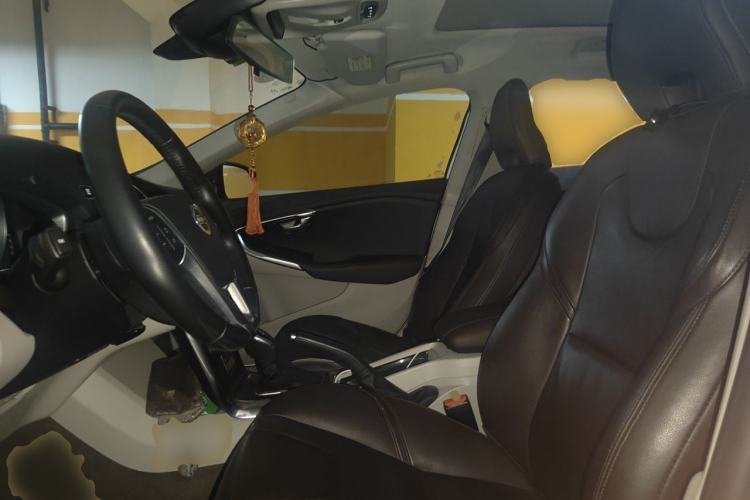 Used Volvo V40 2016 T4 Smart Luxury Edition Left Front Seat