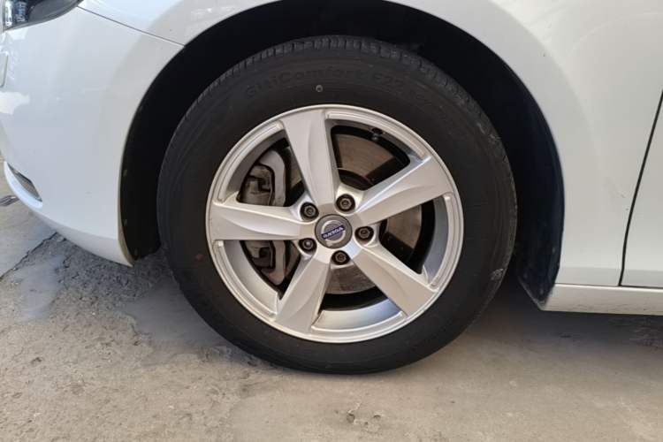 Used Volvo V40 2016 T3 Zhiyi Edition Left Front Wheel Hub