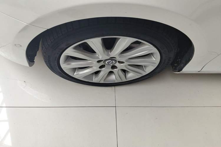 Used Volvo V40 2016 T4 Smart Luxury Edition Left Front Wheel Hub