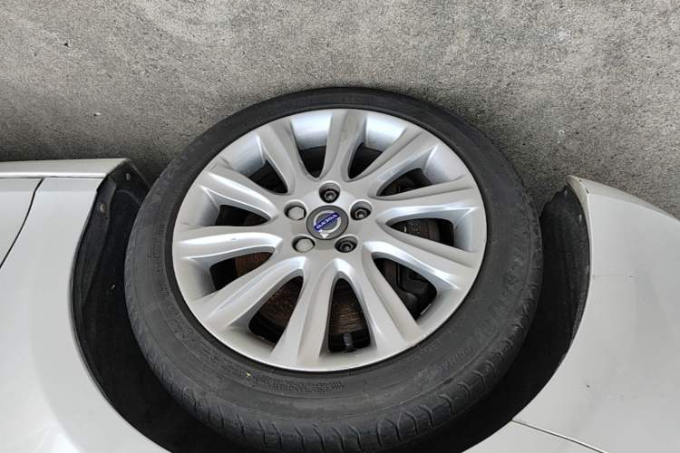 Used Volvo V40 2016 T3 Zhiyi Edition Left Front Wheel Hub