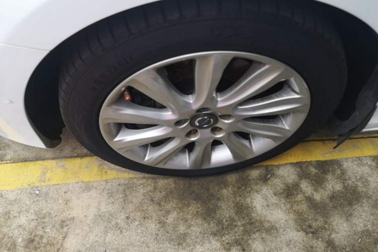 Used Volvo V40 2016 T4 Smart Luxury Edition Left Front Wheel Hub