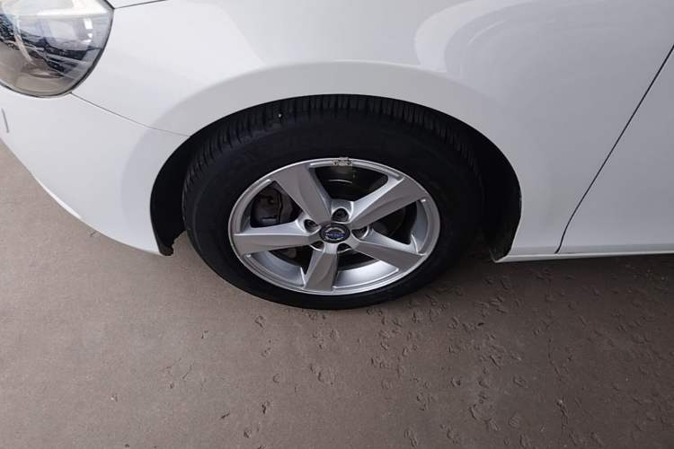 Used Volvo V40 2016 T3 Zhiyi Edition Left Front Wheel Hub