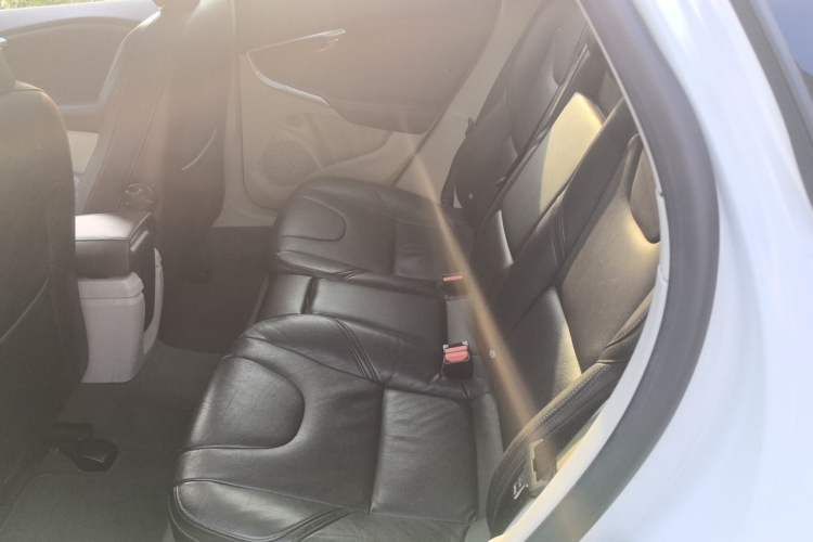 Used Volvo V40 2016 T4 Smart Luxury Edition Left Rear Seat