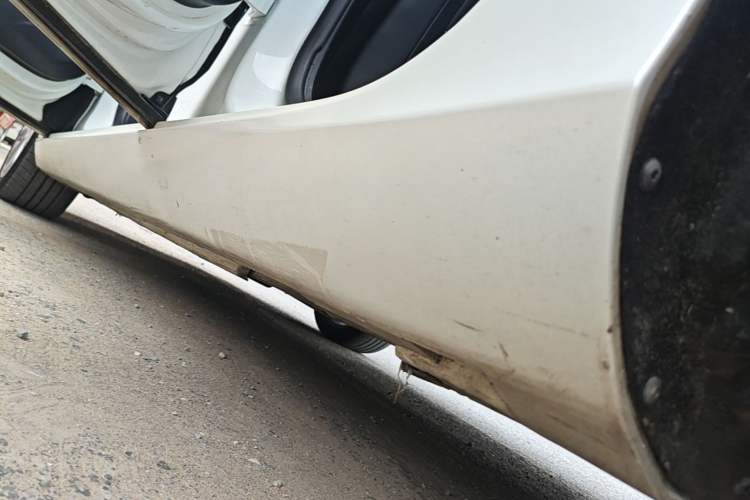 Used Volvo V40 2016 T4 Smart Luxury Edition Left Side Sill