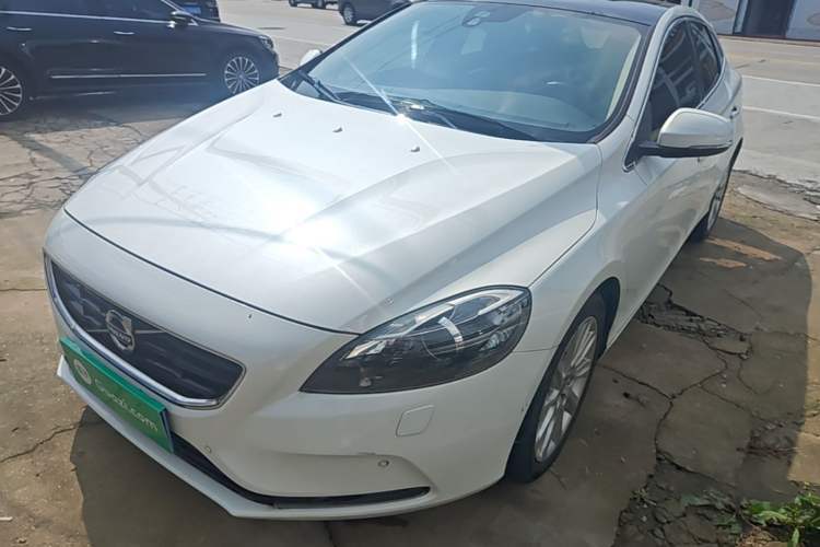 Used Volvo V40 2016 T4 Smart Luxury Edition Guazi used car, China used car export, Used car for sale, Used  cars, Cheapest cars for sale