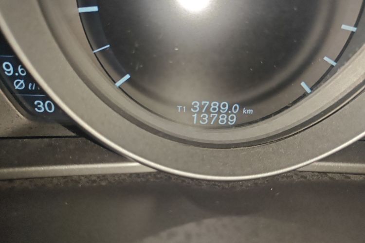 Used Volvo V40 2016 T3 Zhiyi Edition Odometer Close Up