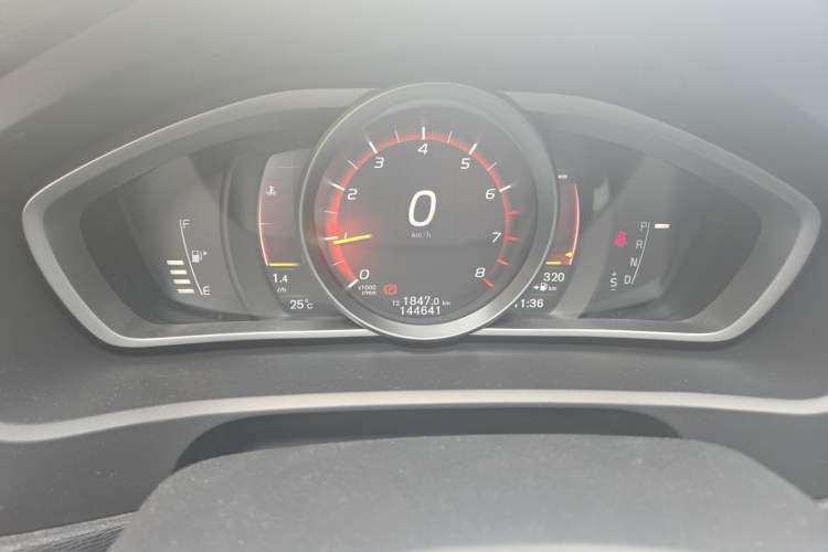 Used Volvo V40 2016 T3 Zhiyi Edition Odometer Close Up