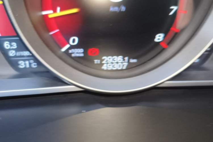Used Volvo V40 2016 T3 Zhiyi Edition Odometer Close Up
