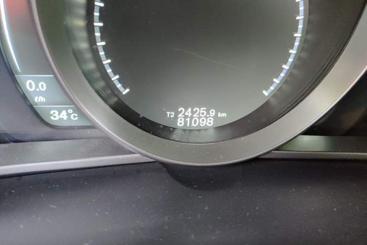 Used Volvo V40 2016 T3 Zhiyi Edition Odometer Close Up