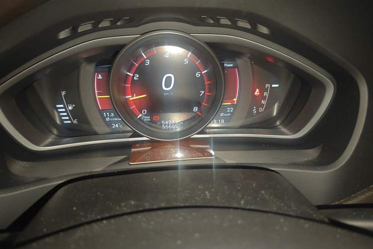 Used Volvo V40 2016 T4 Smart Luxury Edition Odometer Close Up
