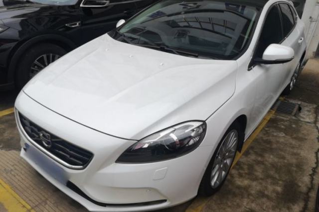 Used Volvo V40 2016 T4 Smart Luxury Edition