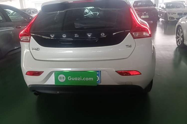 Used Volvo V40 2016 T4 Smart Luxury Edition Rear