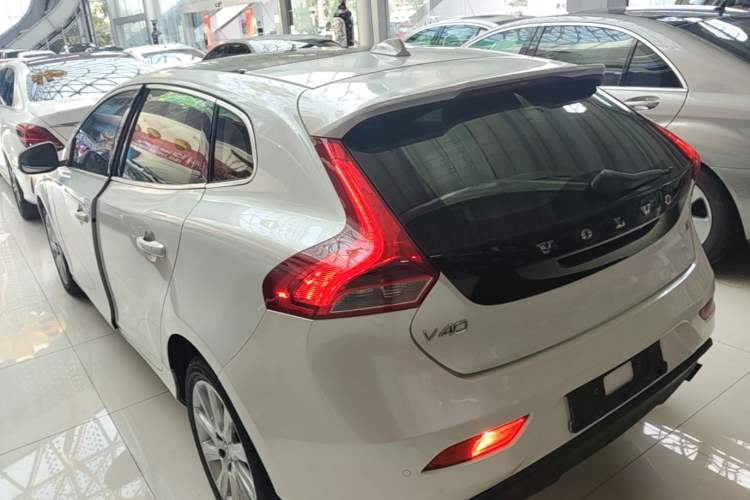 Used Volvo V40 2016 T4 Smart Luxury Edition Rear Left 45 Deg