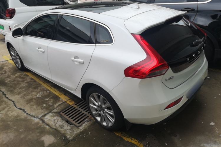 Used Volvo V40 2016 T4 Smart Luxury Edition Rear Left 45 Deg