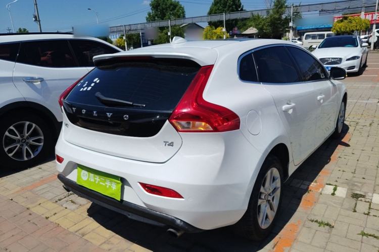 Used Volvo V40 2016 T4 Smart Luxury Edition Rear Right 45 Deg