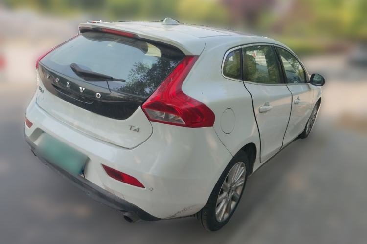 Used Volvo V40 2016 T4 Smart Luxury Edition Rear Right 45 Deg