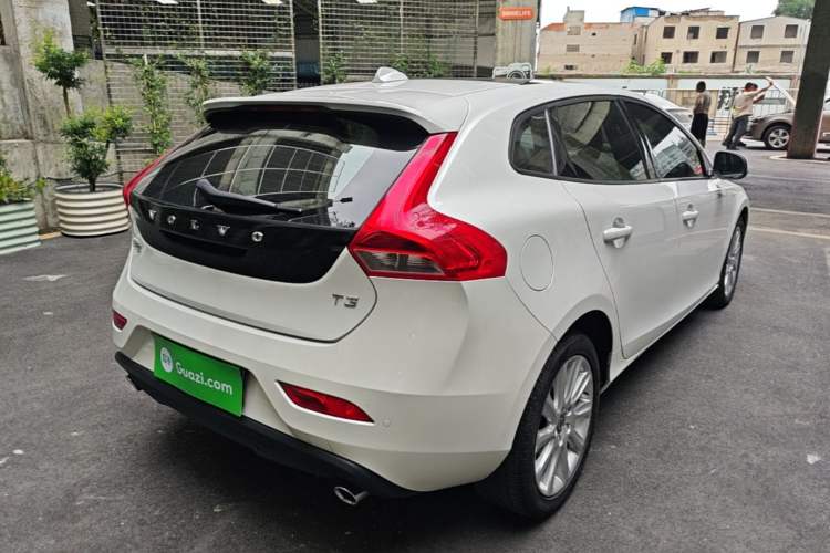 Used Volvo V40 2016 T3 Zhiyi Edition Rear Right 45 Deg